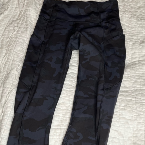 Lululemon size 4 fast and free 23” leggings like new - Picture 2 of 3